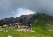 64 A Capanna 2000 spere di sole, in Arera nuvoloni